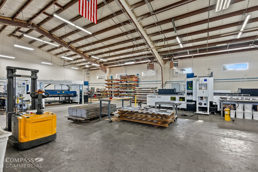 More Photos Of 20680 Carmen Loop, Bend Warehouse For Sale