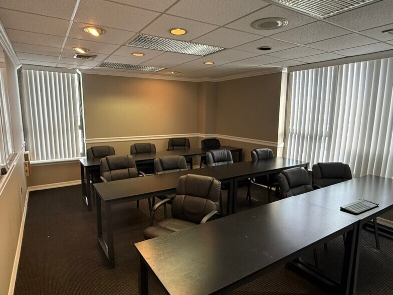 More Photos Of 144 E Dekalb Pike, King Of Prussia Office For Lease