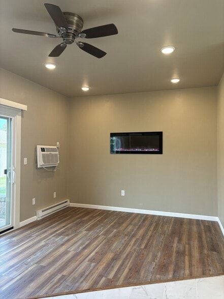 More Photos Of 1747 Oakdale Ave, Green Bay Apartments For Sale