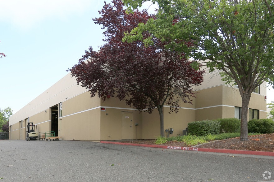 More Photos Of 620 Carlson Ct, Rohnert Park Distribution For Lease