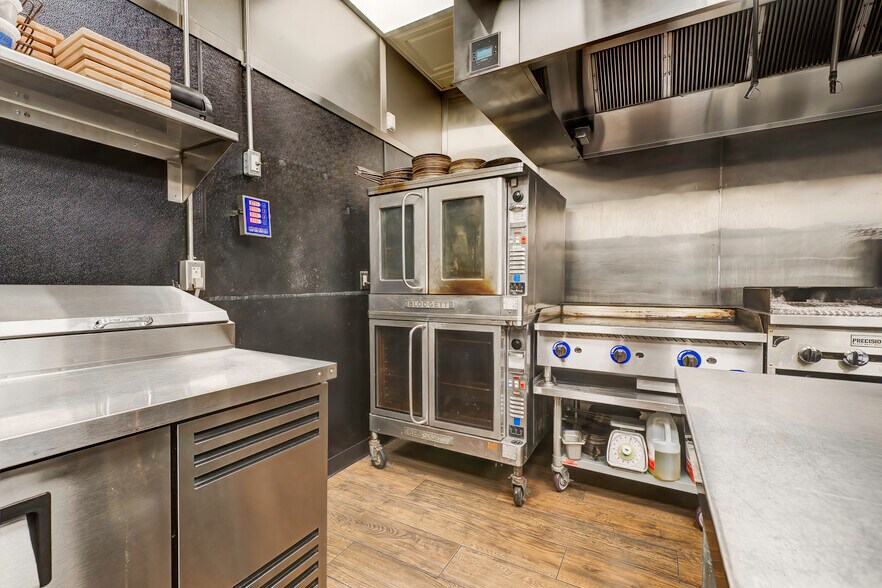 More Photos Of 620 S Calhoun St, Fort Wayne General Retail For Sale