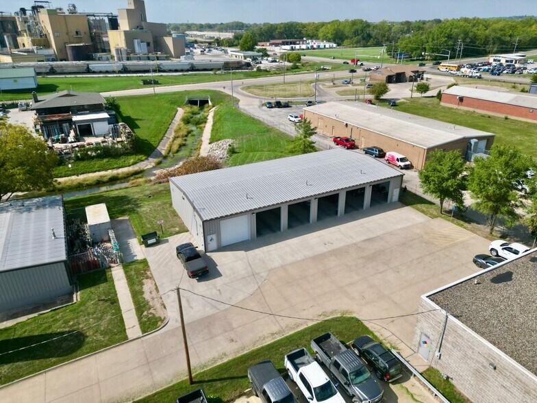 More Photos Of 2014-2016 E Ovid Ave, Des Moines Distribution For Sale