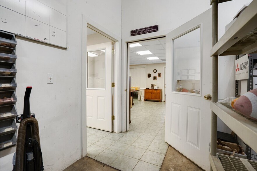 More Photos Of 6 Sanderson St, Hayesville Flex For Sale