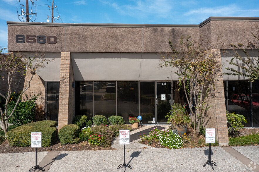 More Photos Of 8560 Katy Fwy, Houston Flex For Lease