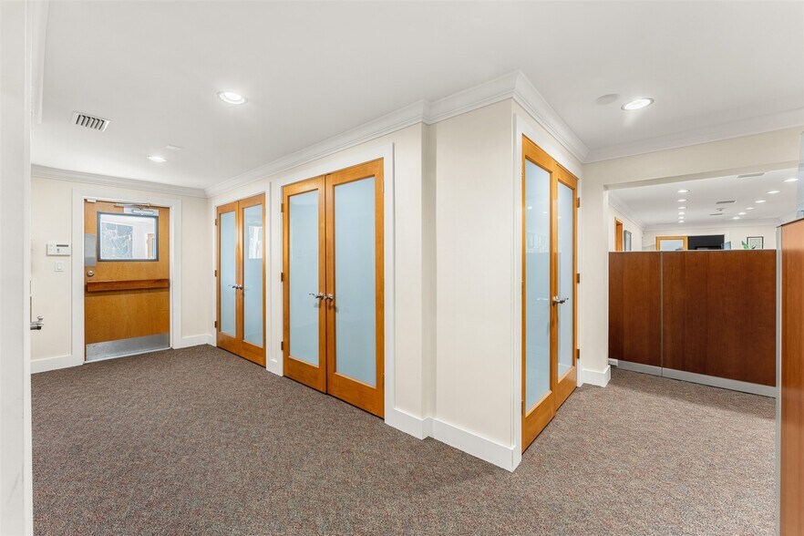 More Photos Of 525 N Harbor City Blvd, Melbourne Office For Sale