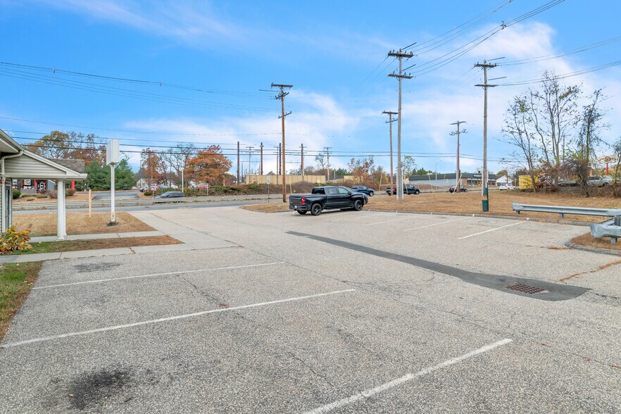 More Photos Of 1361 Memorial Dr, Chicopee Veterinarian Kennel For Sale