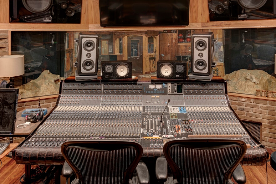 More Photos Of 114-116 17th Ave S, Nashville Office For Sale