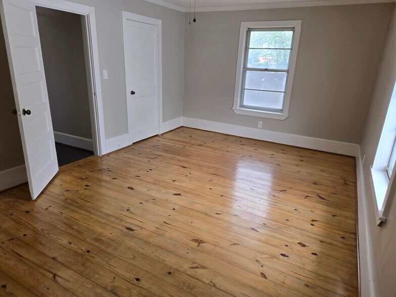 More Photos Of 1523 Avenue C, Katy Flex For Lease