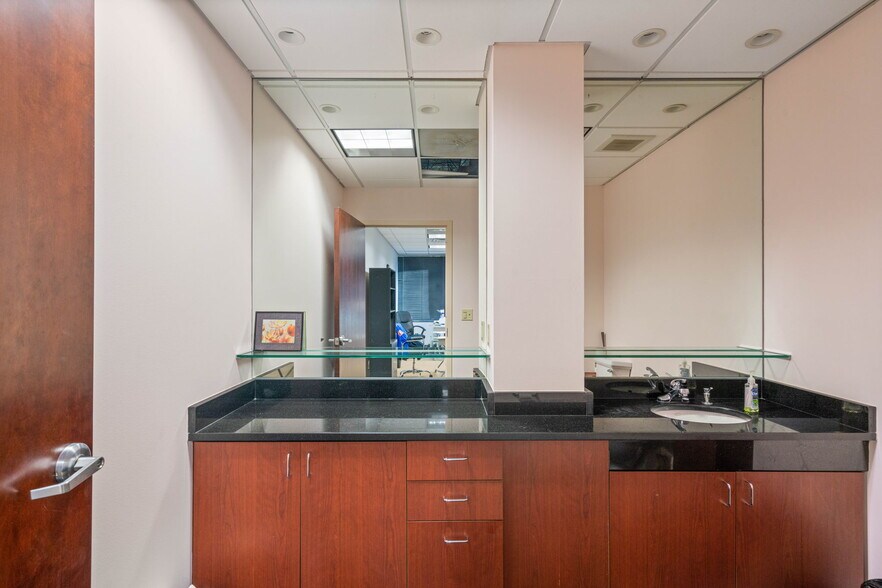 More Photos Of 5350 Shawnee Rd, Alexandria Medical For Sale
