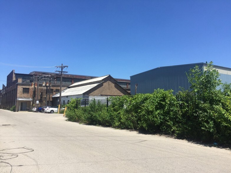 Primary Photo Of 4343 S Oakley Ave, Chicago Manufacturing For Sale