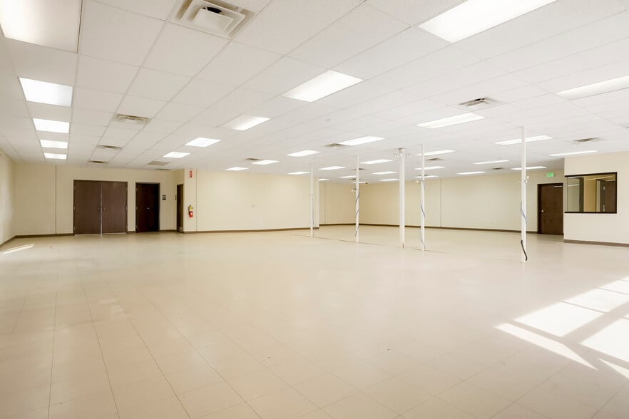 More Photos Of 6950 S Tucson Way, Centennial Light Manufacturing For Lease