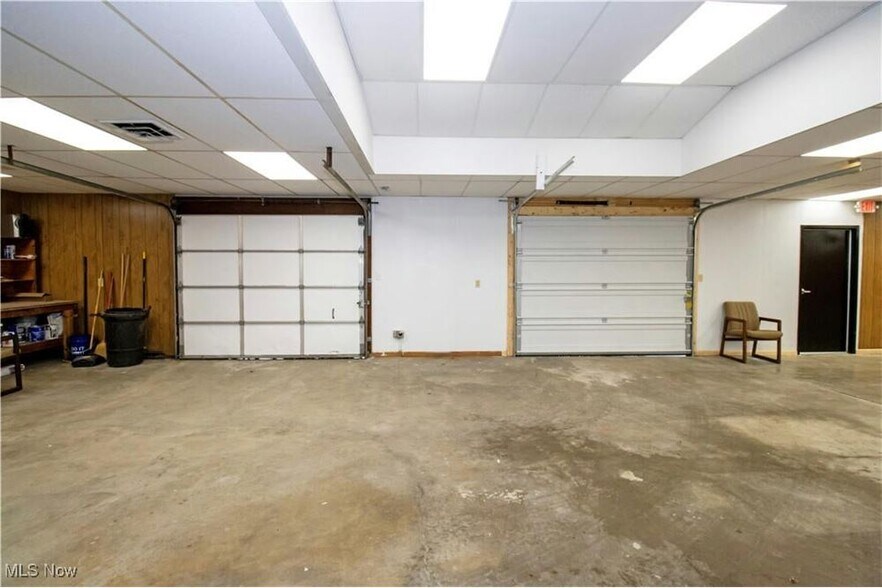 More Photos Of 390 E Wood St, Shreve Flex For Sale