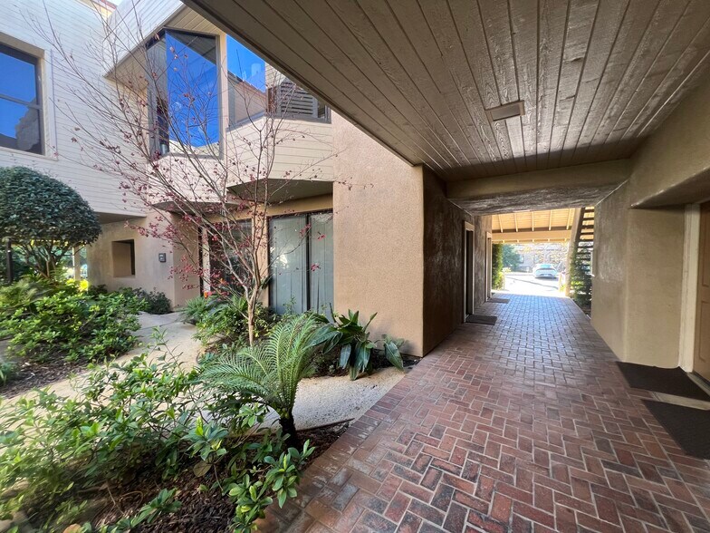 More Photos Of 141 Duesenberg Dr, Thousand Oaks Medical For Sale