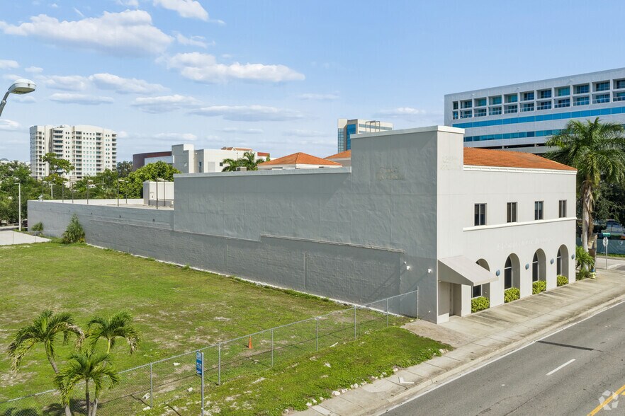 More Photos Of 1970 Golf St, Sarasota Medical For Lease