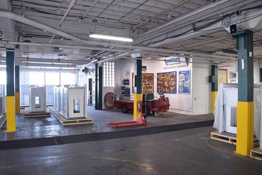 More Photos Of 2501 9th St, Rockford Warehouse For Sale