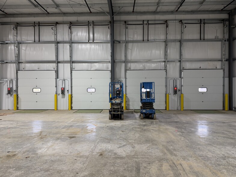 More Photos Of 1100 N Main St, Three Rivers Manufacturing For Lease