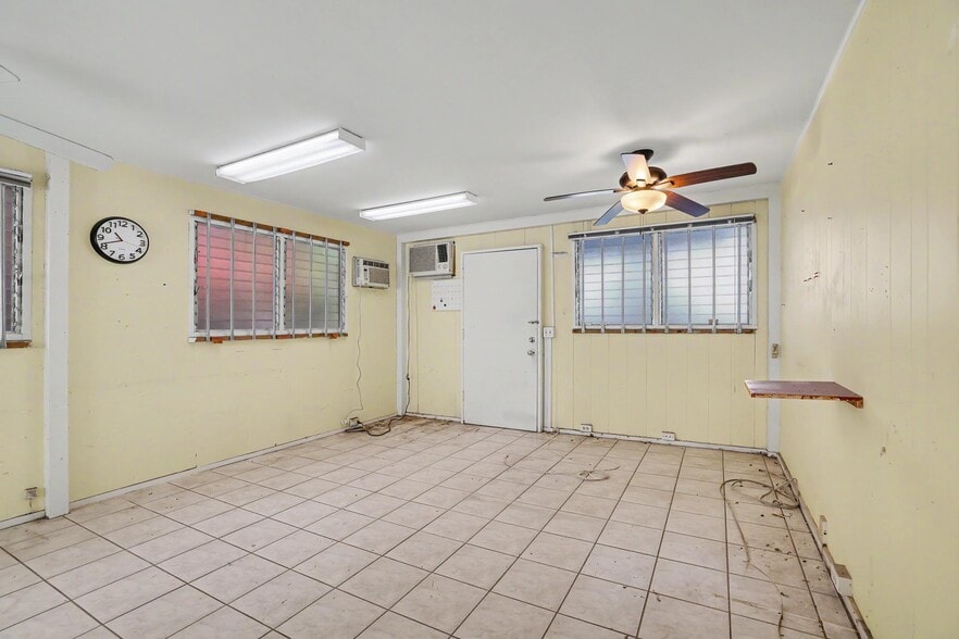 More Photos Of 748 Gulick Ave, Honolulu Office For Sale
