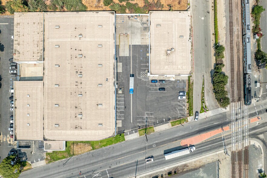 More Photos Of 8731 & 8741 Pioneer Blvd, Santa Fe Springs Warehouse For Sale