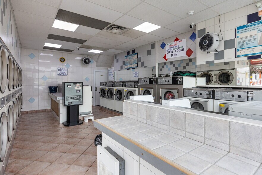 More Photos Of 1264 College St, Toronto Storefront Retail Residential For Sale