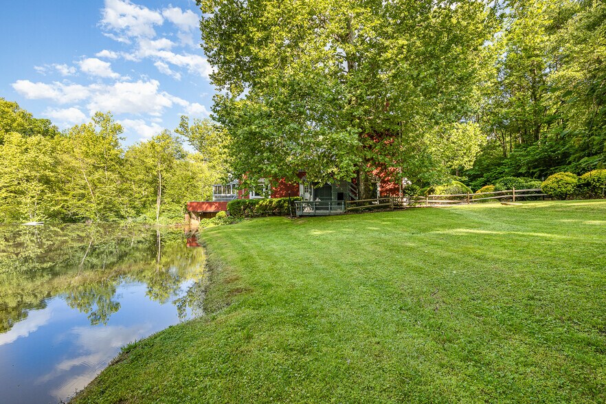 More Photos Of 6908 S Roxbury Mill Rd, Spotsylvania Flex For Sale