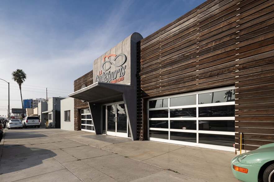 More Photos Of 821 W Olive St, Inglewood Warehouse For Lease