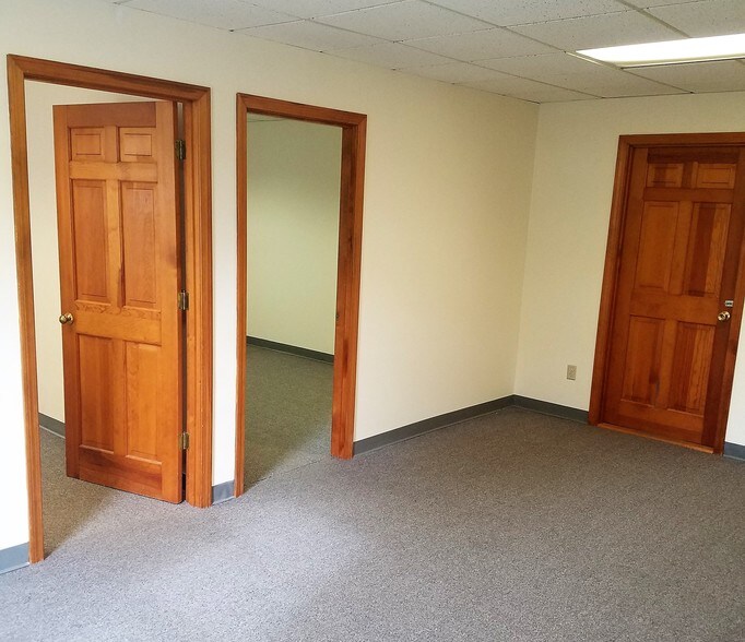 More Photos Of 114 State Rd, Sagamore Beach Warehouse For Lease