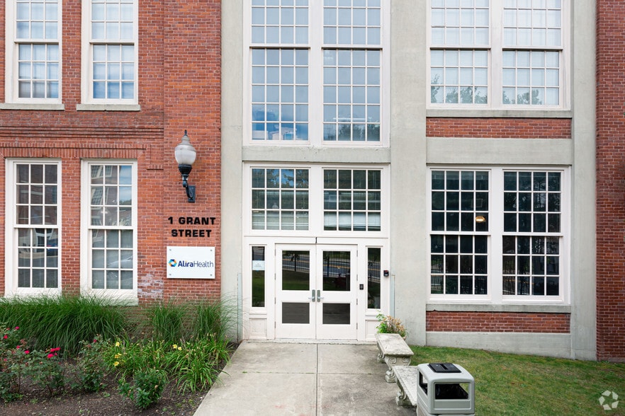 More Photos Of 1 Grant St, Framingham Office For Lease