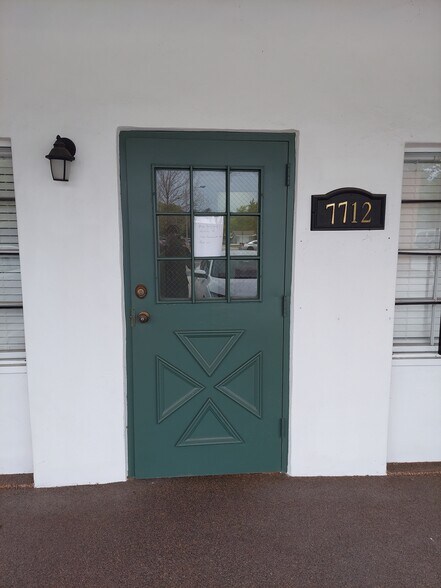 More Photos Of 7714 Massachusetts Ave, New Port Richey Office For Lease