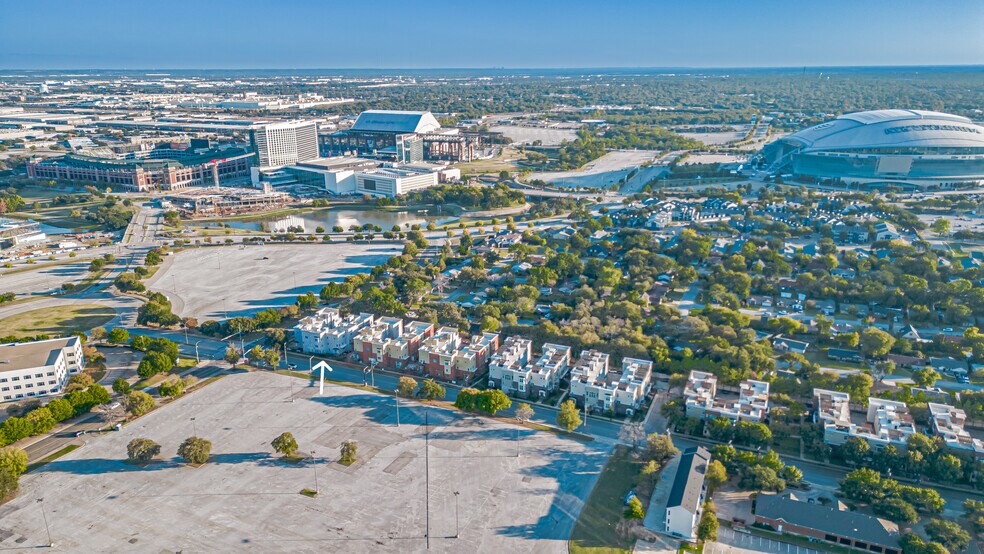 More Photos Of 1206 E Road To Six Flags St, Arlington Apartments For Sale