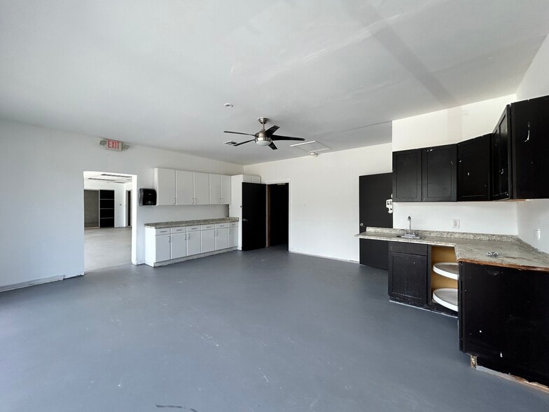 More Photos Of 1100 S Dixie Hwy, Hollywood Freestanding For Lease