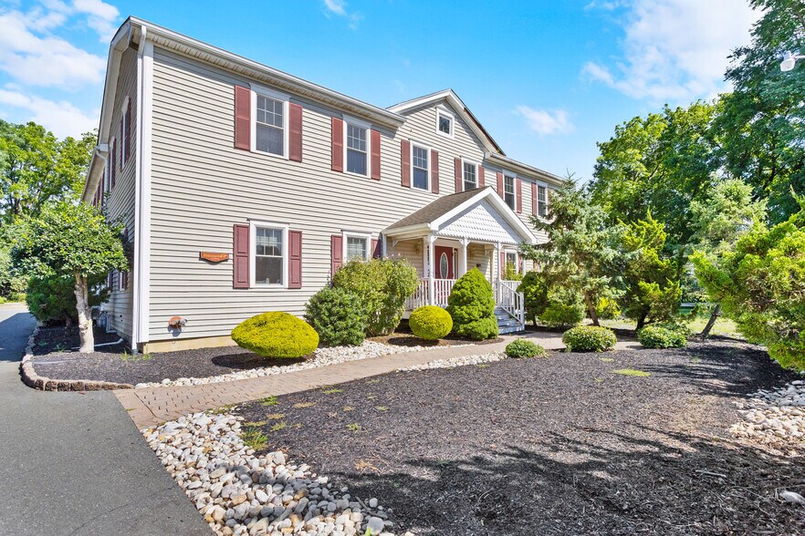 More Photos Of 466 Church St, Hamilton Office For Sale