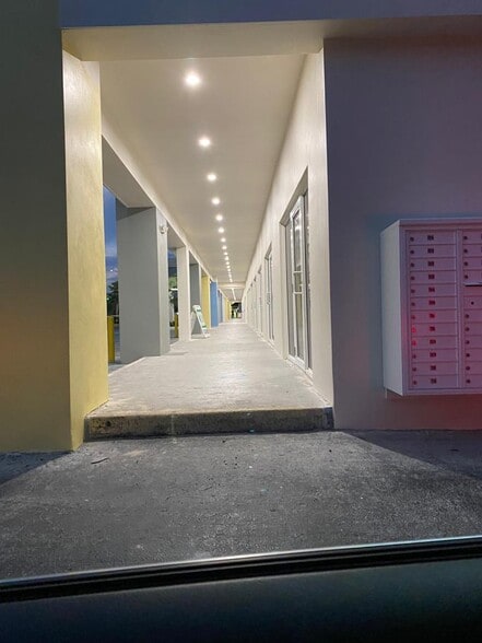 More Photos Of 2520-2650 N University Dr, Sunrise Unknown For Lease