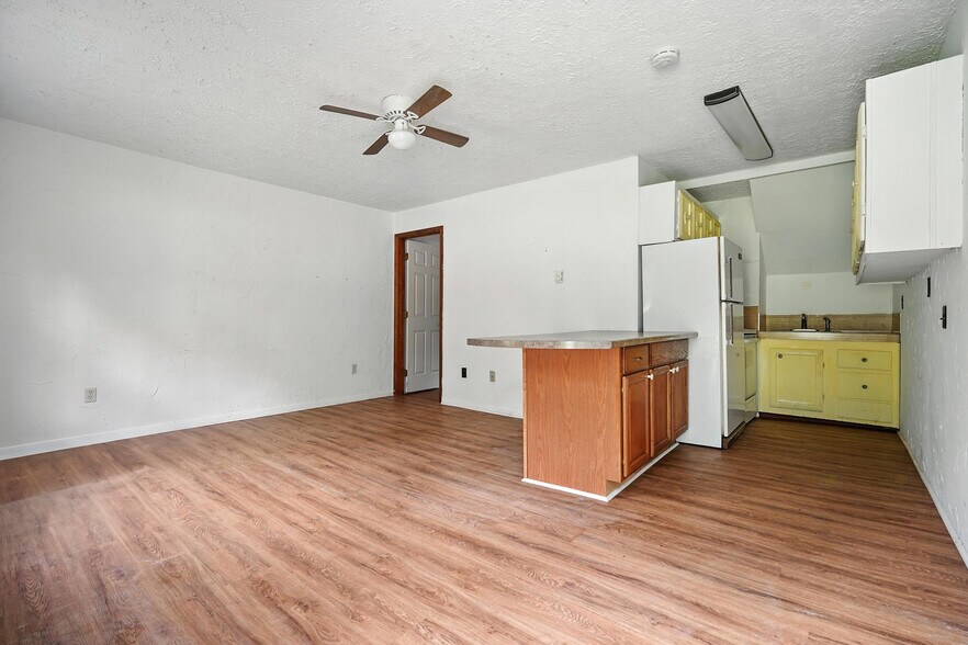 More Photos Of 14694 Wallace Pike, Abingdon Multifamily For Sale