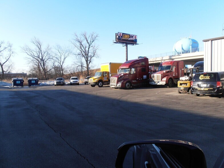 More Photos Of 9930 Express Dr, Highland Warehouse For Lease
