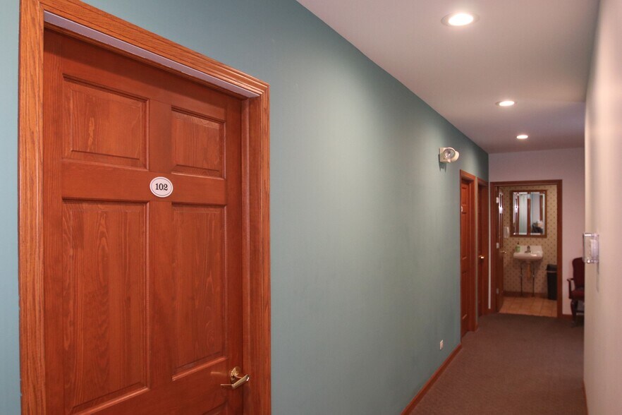 More Photos Of 34 W Grand Ave, Fox Lake Loft Creative Space For Lease