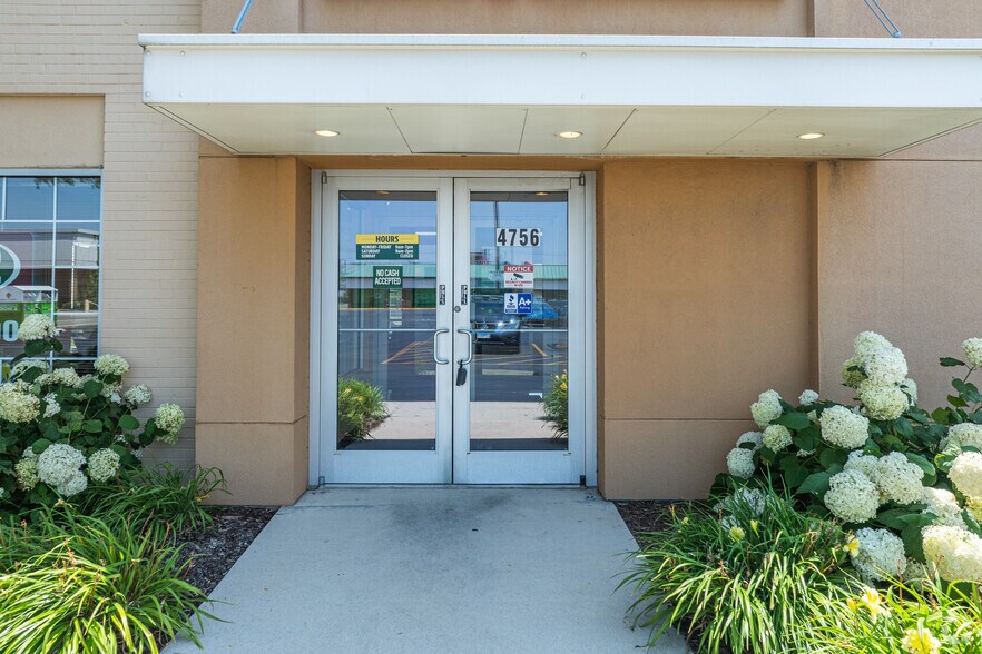 More Photos Of 4756 S Kedzie Ave, Chicago Storefront For Sale