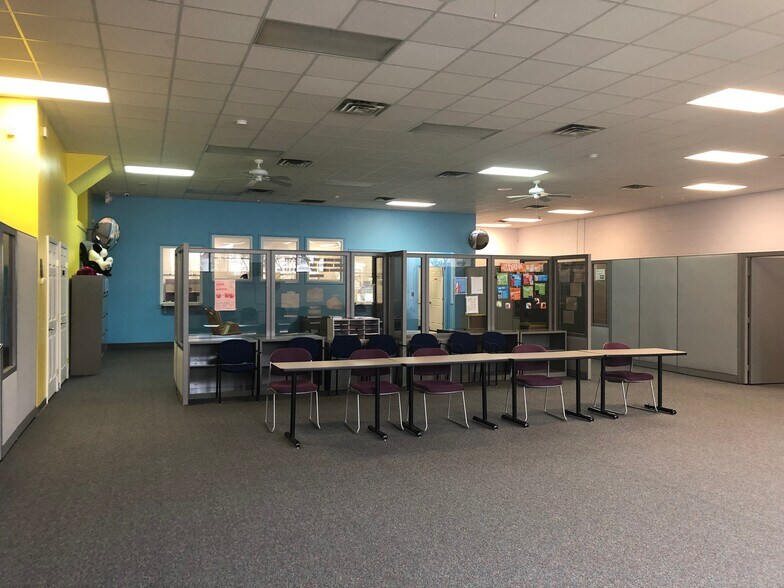 More Photos Of 414 9th St SE, Roanoke General Retail For Sale