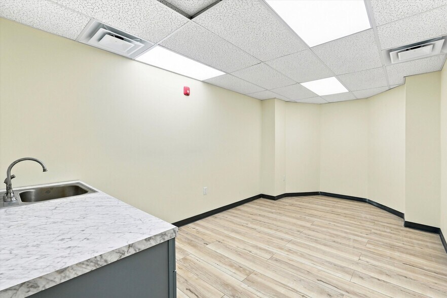 More Photos Of 119 E Lehigh Ave, Philadelphia Healthcare For Lease