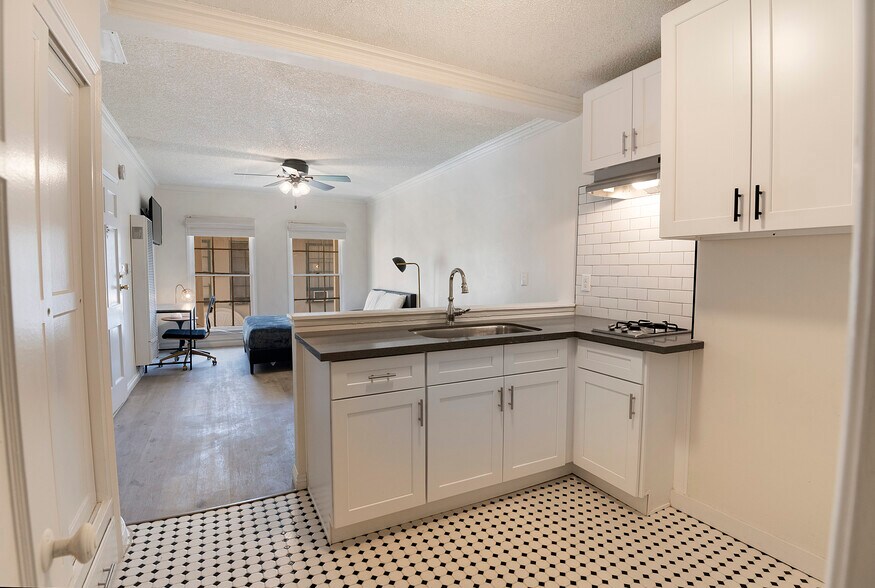 More Photos Of 707-709 Crenshaw Blvd, Los Angeles Apartments For Sale