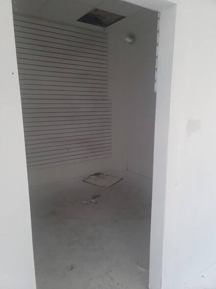 More Photos Of 337 West Ave, Cedartown Storefront For Sale