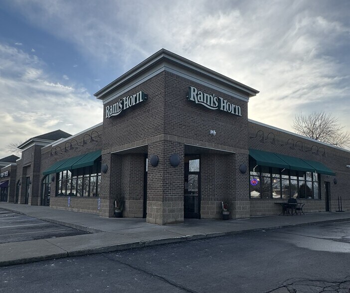 More Photos Of 31887-31917 Utica Rd, Fraser Freestanding For Lease