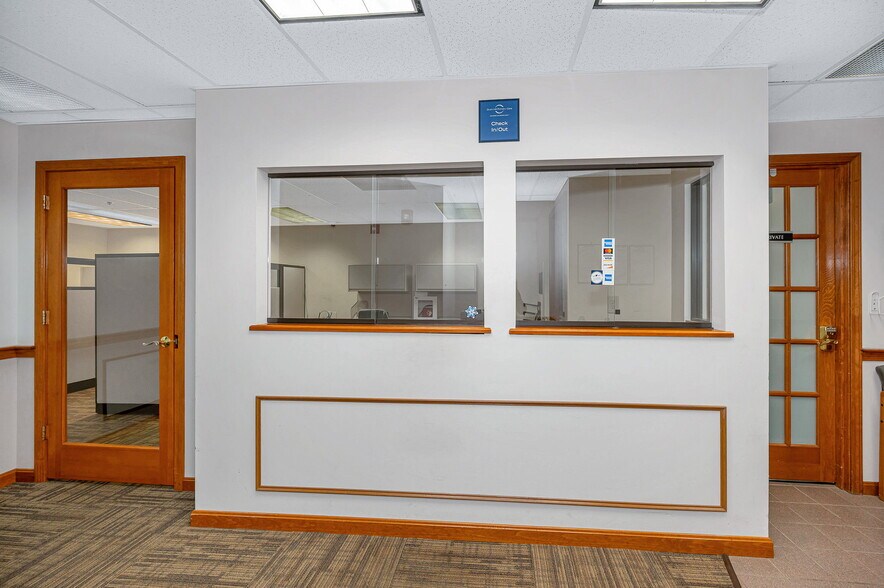 More Photos Of 4 Courthouse Ln, Chelmsford Medical For Sale