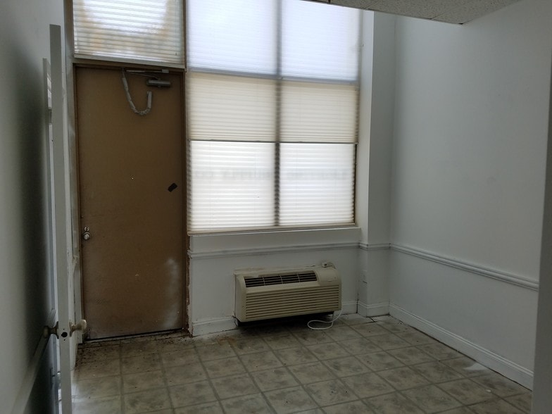 More Photos Of 18775 N Frederick Rd, Gaithersburg Warehouse For Lease