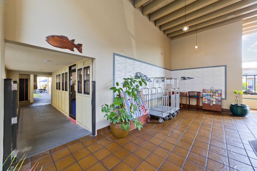 More Photos Of 76-6246 Ali'i Dr, Kailua Kona Hotel For Sale