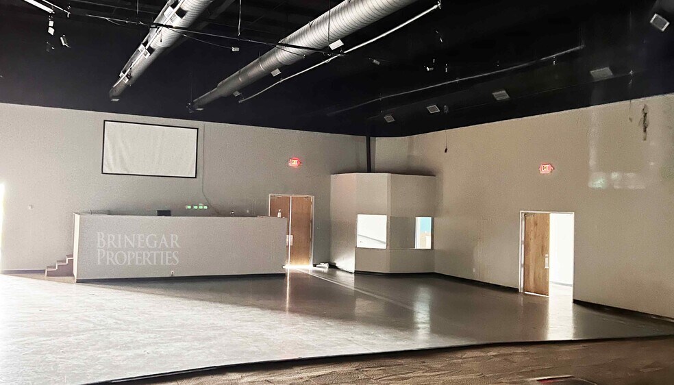 More Photos Of 747 County Road 138, Hutto Flex For Sale