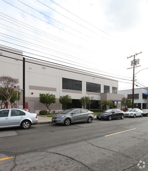 More Photos Of 250 S Flower St, Burbank Warehouse For Lease