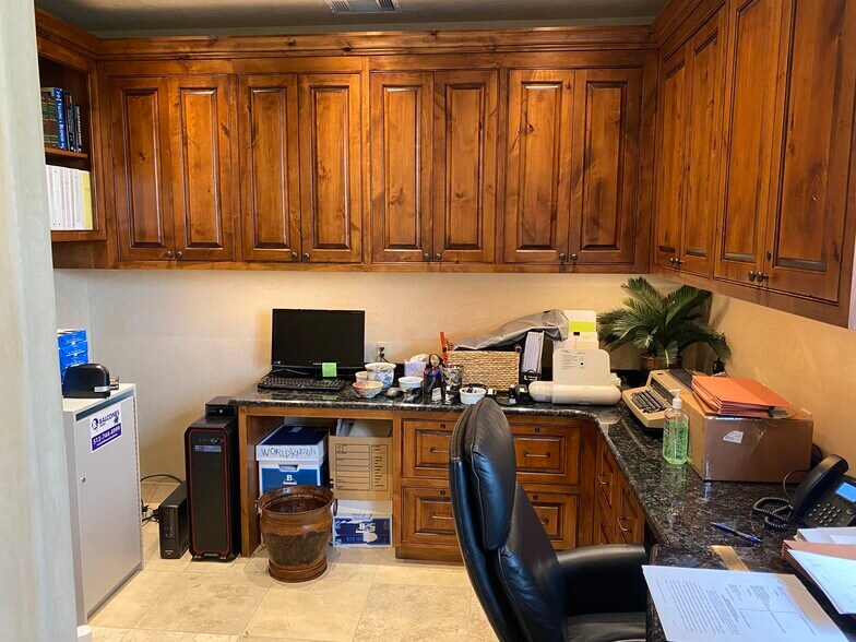 More Photos Of 248 Addie Roy Rd, Austin Office For Sale