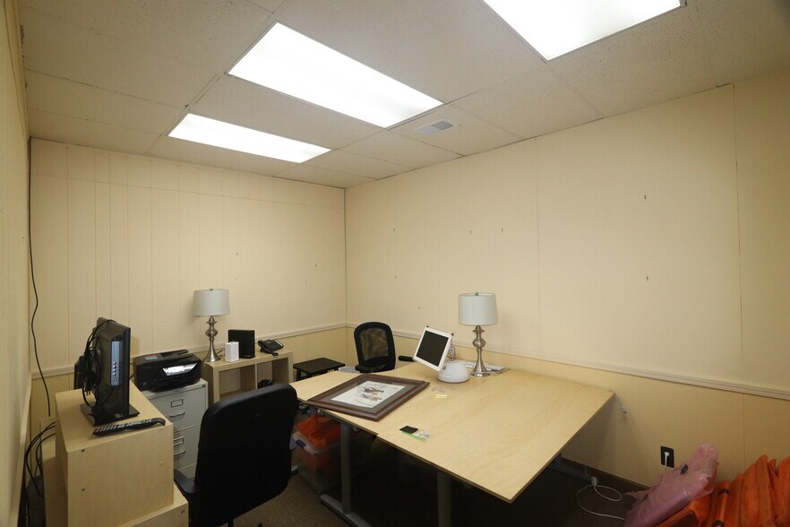 More Photos Of 3075 E Grand River Ave, Howell Office For Lease