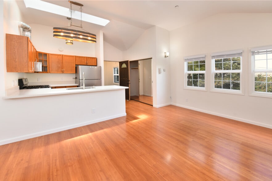 More Photos Of 534 Adams St, Albany Apartments For Sale