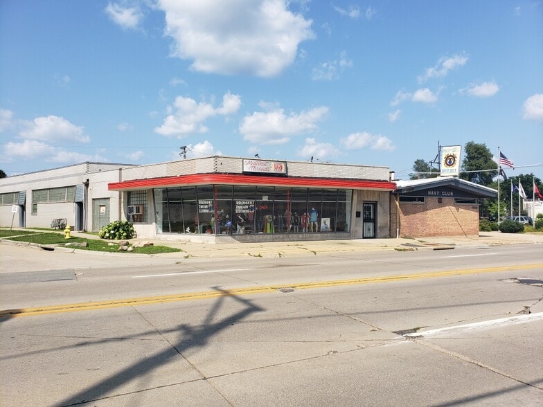More Photos Of 2322 Charles St, Rockford General Retail For Sale